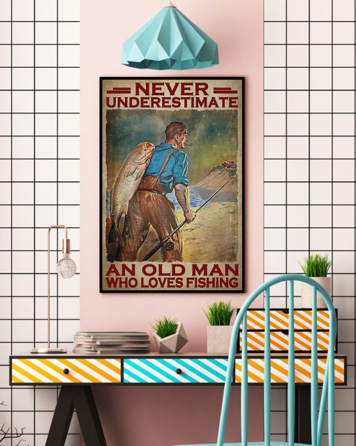Never Underestimate An Old man Who Loves Fishing Posterc